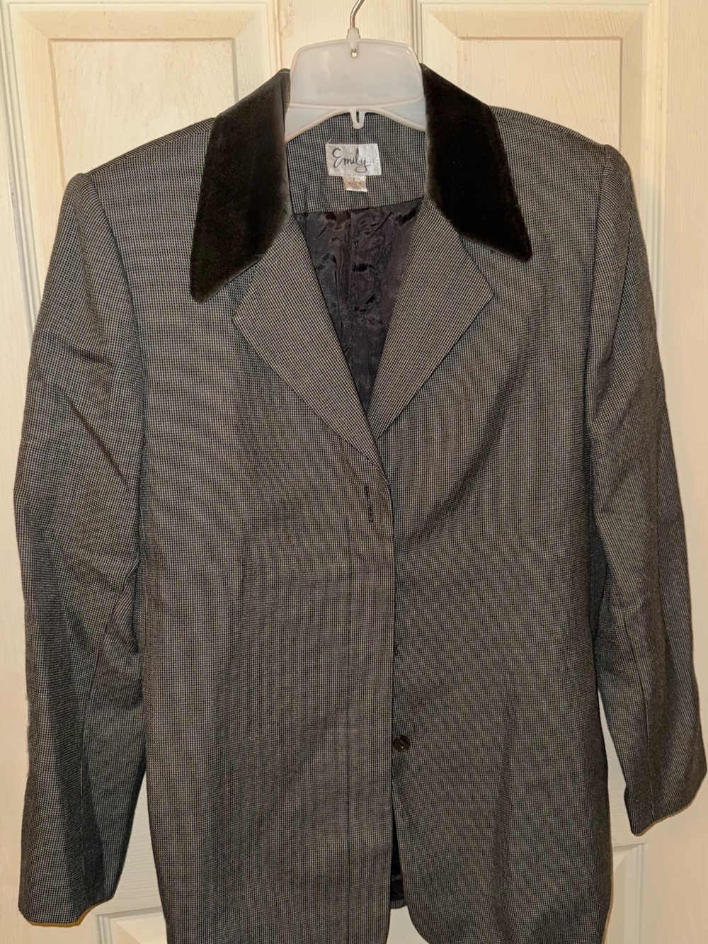 Emily Gray Single-Breasted Blazer with grey Velvet Collar - Women's